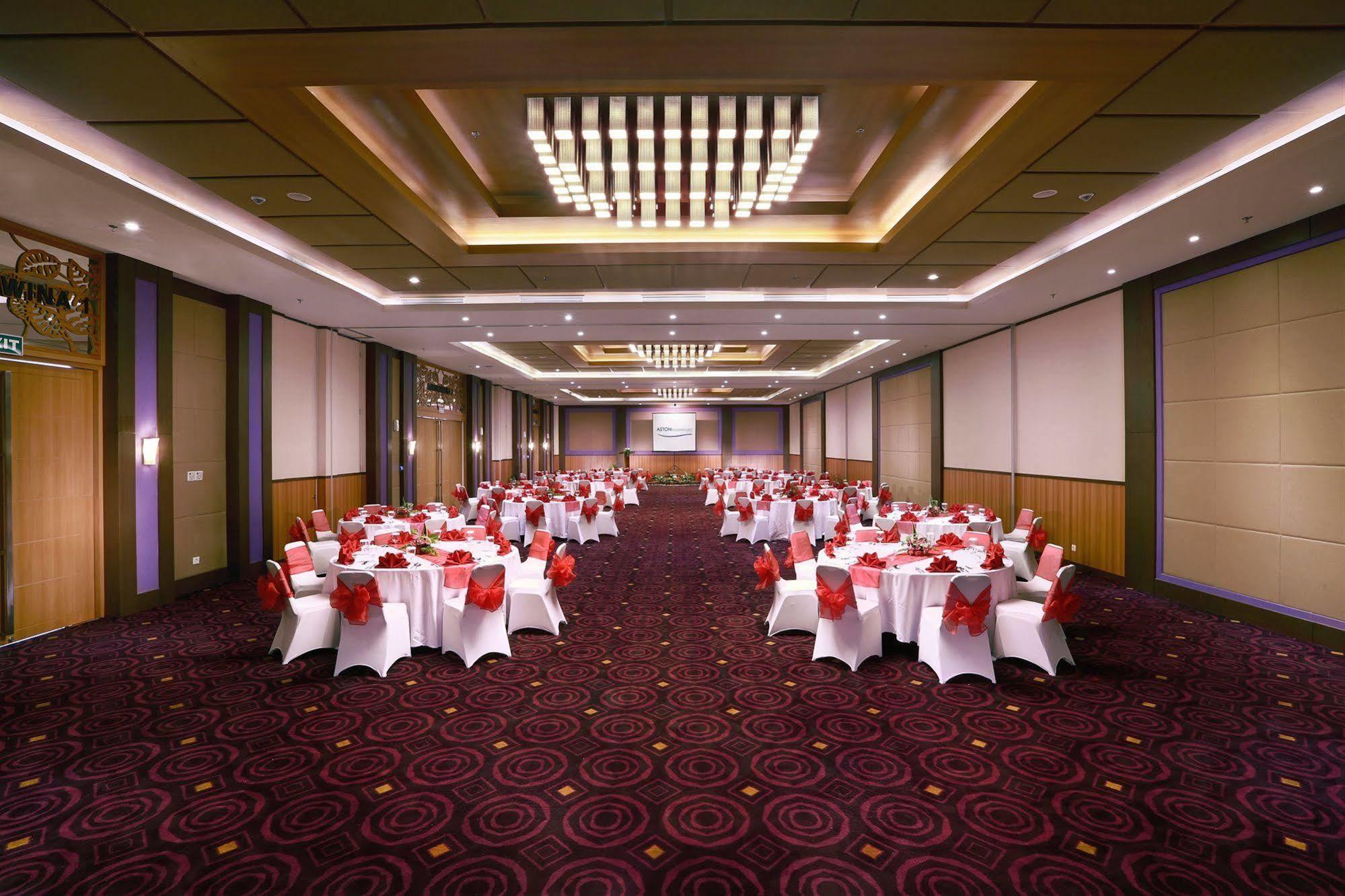 Aston Bojonegoro City Hotel Exterior foto