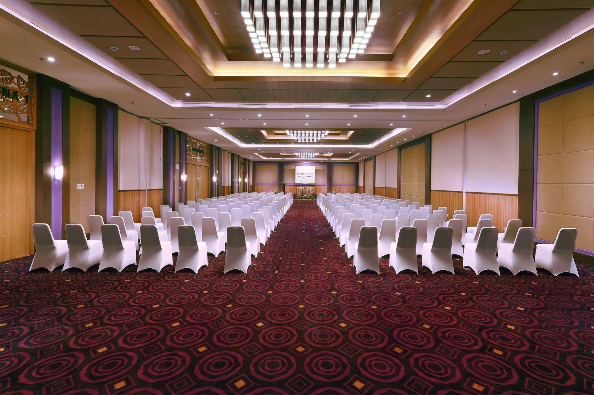 Aston Bojonegoro City Hotel Exterior foto