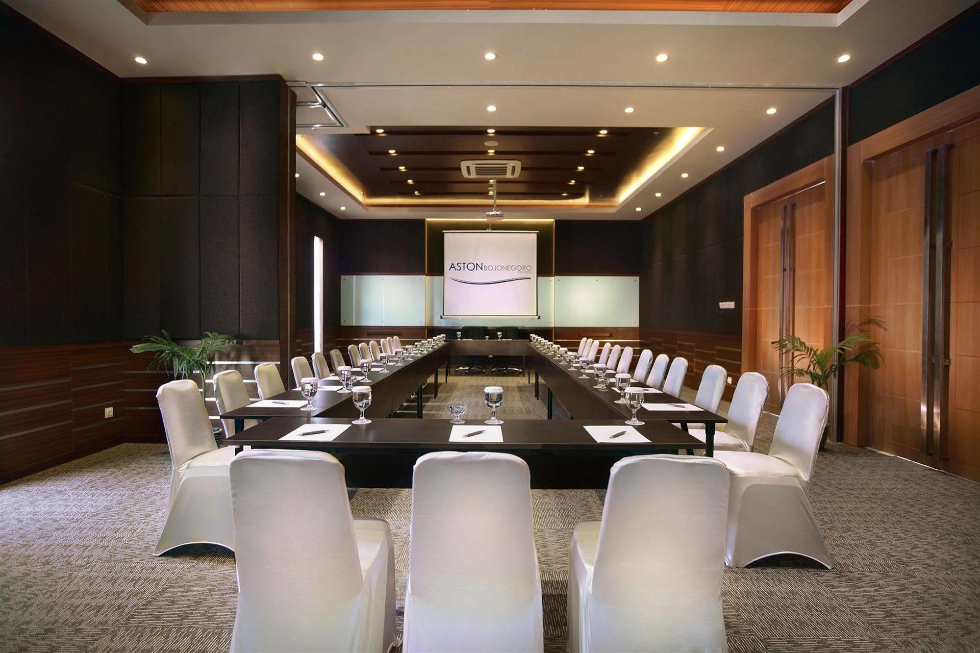 Aston Bojonegoro City Hotel Exterior foto