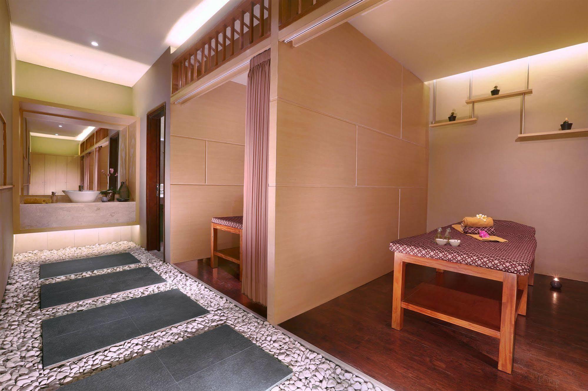 Aston Bojonegoro City Hotel Exterior foto